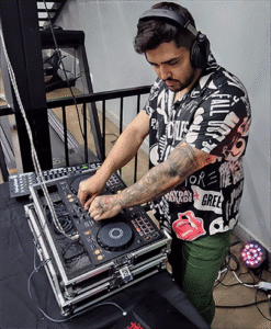 dj feel high tocando na inauguração da academia North Sports no Pão de Açúcar, Araxá.